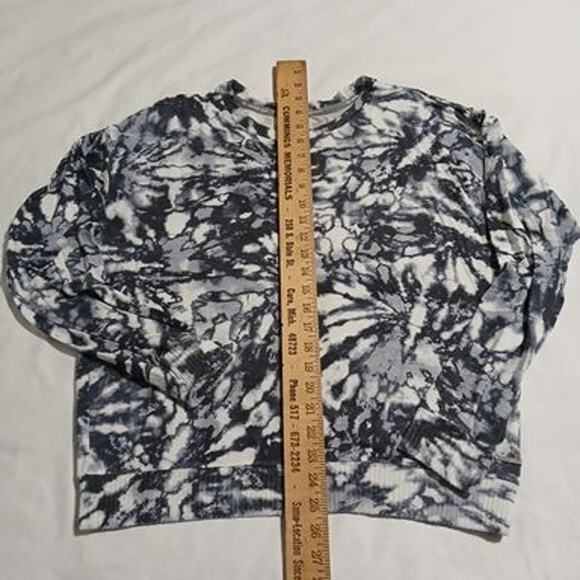 Andrew Marc  Large Navy/White Tie-Dye Women's Long-Sleeved top Easy Care - Picture 10 of 14